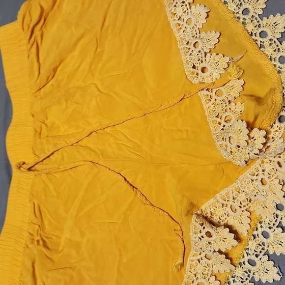 CUTE yellow/gold shorts sz. Small - Picture 2 of 2